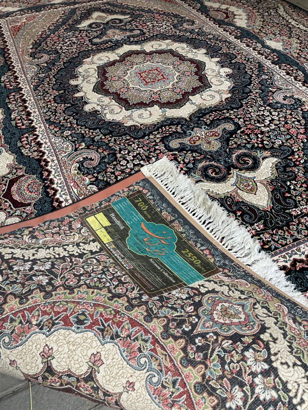 یک جفت ۹متری ۷۰۰ شانه سرمه ای آکرلیک در حد نو