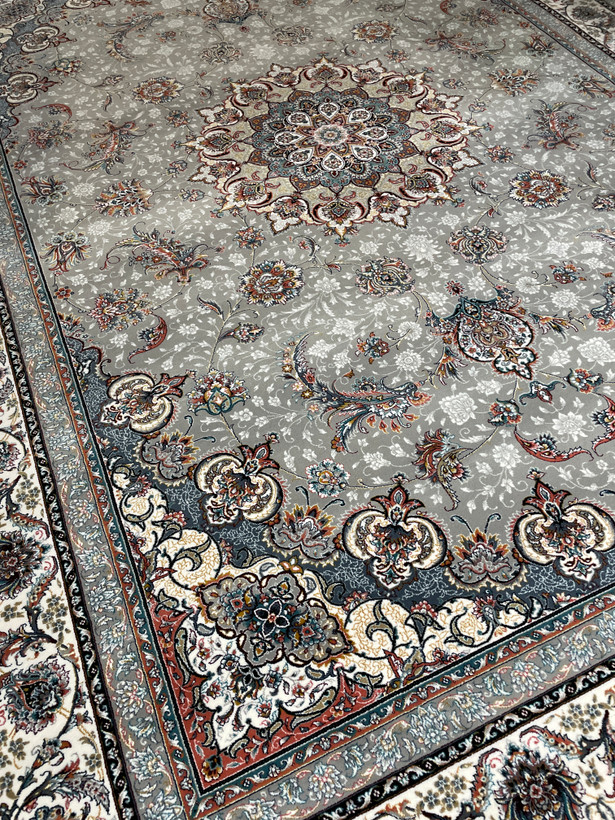 یک تخته فرش ۹متری ماشینی ۷۰۰ شانه نو