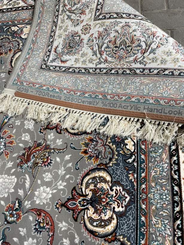 یک تخته فرش ۹متری ماشینی ۷۰۰ شانه نو