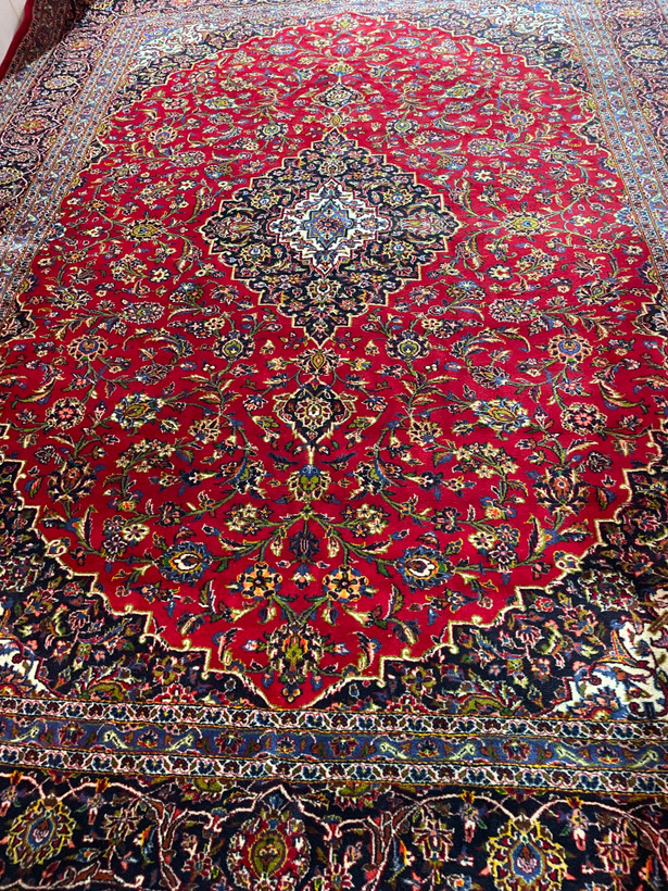 یک تخته فرش دستبافت ۱۲ متری لاکی کاشان در حد نو