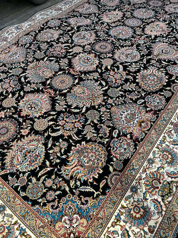 چهار تخته فرش ماشینی ۷۰۰ شانه سرمه ای افشان